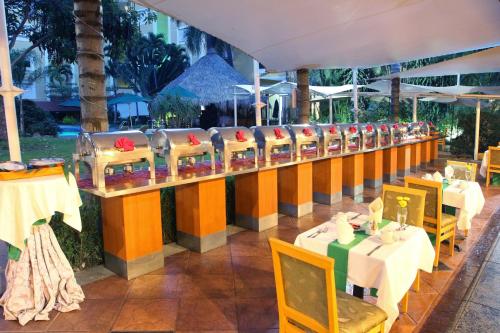 a row of tables and chairs at a restaurant at Holiday Inn Cuernavaca by IHG in Cuernavaca