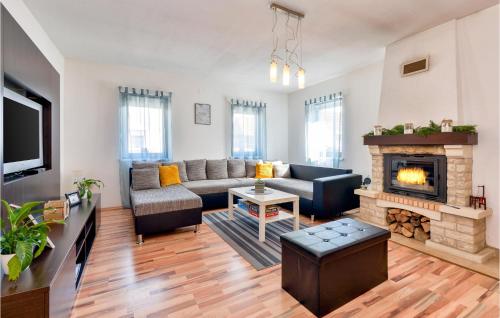 a living room with a couch and a fireplace at Beautiful Home In Svibovec Podravski in Svibovec Podravski