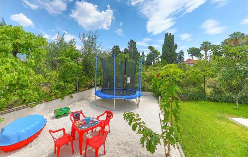 Cozy Home In Kastel Kambelovac