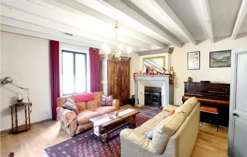 Amazing Home In Arcais With Wifi