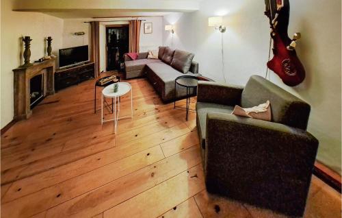 Χώρος καθιστικού στο 4 Bedroom Nice Home In Hellenthal