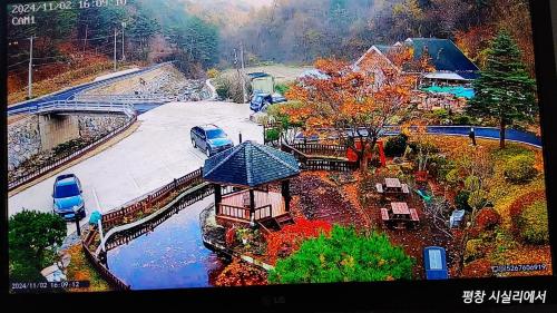 an aerial view of a house with cars parked around it at Sisilli Pension in Pyeongchang 
