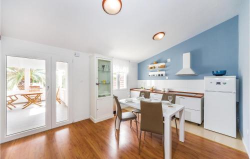 a kitchen with a table and a dining room at Nice Home In Zdrelac With Sauna in Ždrelac