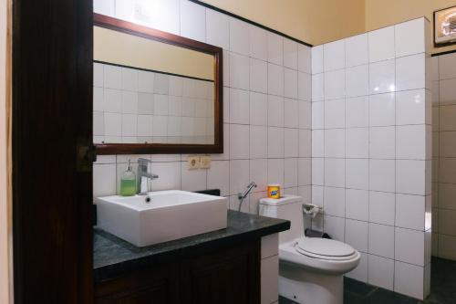 Bilik mandi di New Starlight Hotel Lovina