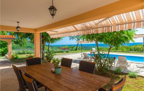 Bazén v ubytovaní Holiday Home Labin 42 alebo v jeho blízkosti