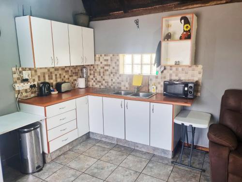 Η κουζίνα ή μικρή κουζίνα στο Lyttelton Self-Catering Accommodation