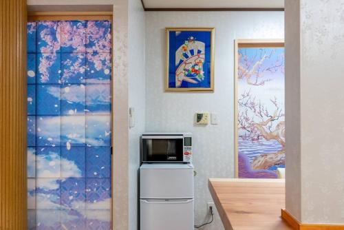 chouette梟の宿 岛之内3号馆 步行300m至道顿堀! 徒步5分钟日本桥站! 心斋桥徒步12分钟 黑门市场15分种徒步圈内 !中央区240平方5间房可住34人