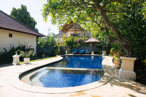 Kolam renang di atau dekat dengan New Starlight Hotel Lovina