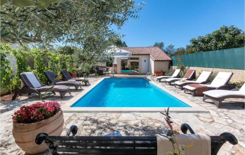 Lovely Apartment In Pula With Wifi