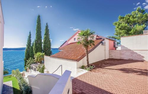 Beach Front Apartment In Crikvenica With Wifi