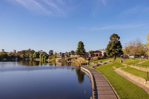 a river with a path next to a park at The River Rest in Nagambie in Nagambie