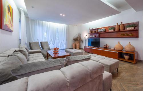 Nice Apartment In Pula With Swimming Pool
