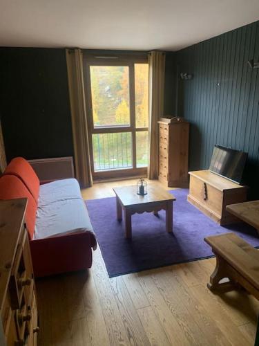 Studio Isola 2000 centre station front de neige