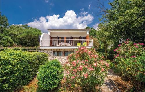 2 Bedroom Nice Home In Dramalj