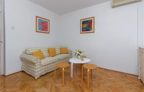 2 Bedroom Nice Home In Dramalj