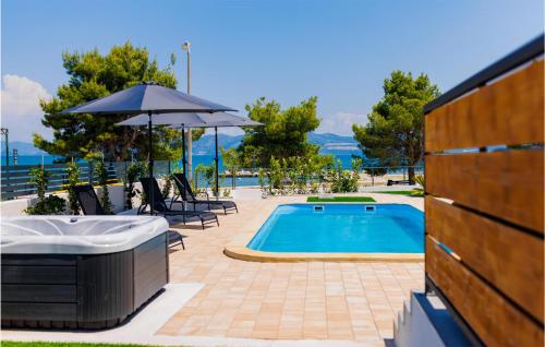 Πισίνα στο ή κοντά στο Amazing Home In Drace With Sauna