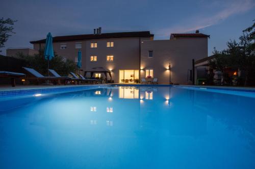 Villa Sara Family Villa with Pool and Jacuzzi Imotski Makarska Region