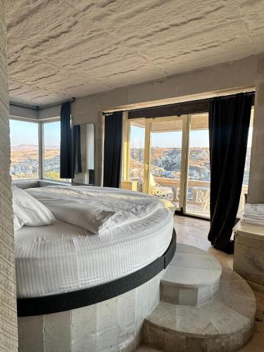 Ένα ή περισσότερα κρεβάτια σε δωμάτιο στο Be Still Alexa Smart Luxury Escape Adults Only