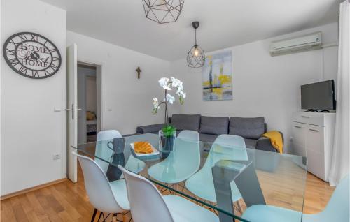 2 Bedroom Awesome Apartment In Dramalj
