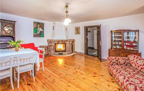 Χώρος καθιστικού στο Pet Friendly Home In Sasino With Sauna