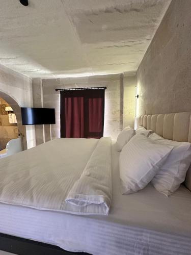 Ένα ή περισσότερα κρεβάτια σε δωμάτιο στο Be Still Alexa Smart Luxury Escape Adults Only