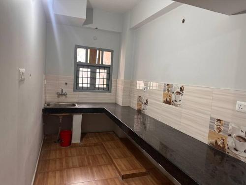 Η κουζίνα ή μικρή κουζίνα στο Relaxing & Spacious Homestay 3BHK, 102