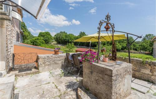 Beautiful Home In Putini With Kitchen
