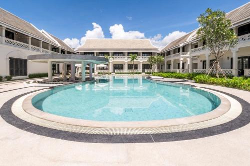 Πισίνα στο ή κοντά στο Choasis Hotel-Luang Prabang