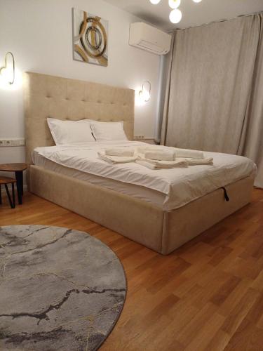 a bedroom with a large bed in a room at Chic Center Apartament in Braşov