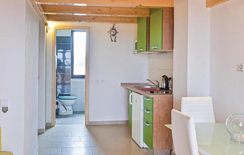 1 Bedroom Lovely Apartment In Pula