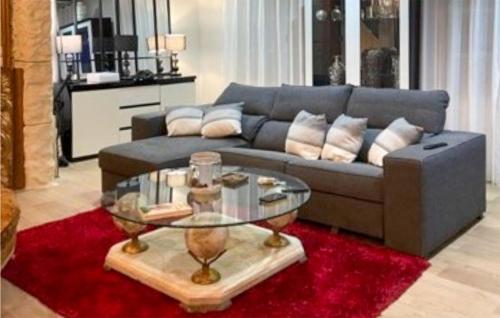 Χώρος καθιστικού στο 2 Bedroom Amazing Home In Sommieres