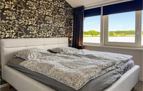 Katil atau katil-katil dalam bilik di Stunning Home In Wieringerwerf