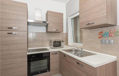 1 Bedroom Beautiful Apartment In Sibenik