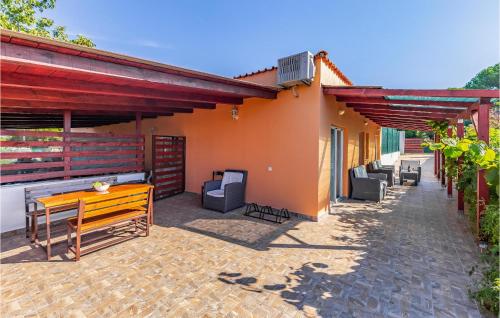 Gorgeous Home In Pomer With Wifi