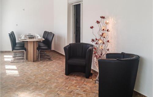 Posedenie v ubytovaní 3 Bedroom Nice Home In Vodnjan