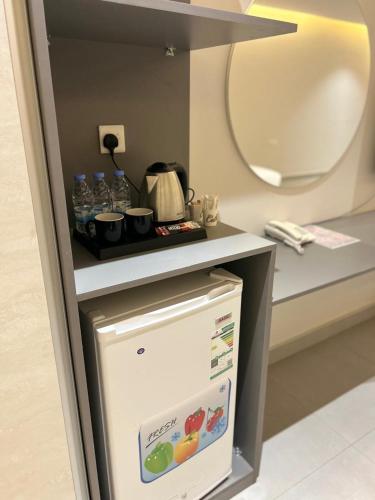 a small refrigerator with a counter on top of it at فندق حياة حقل الفندقية Hayat Haql Hotel in Al Humaizah