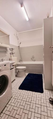 Bilik mandi di Apartment Amana