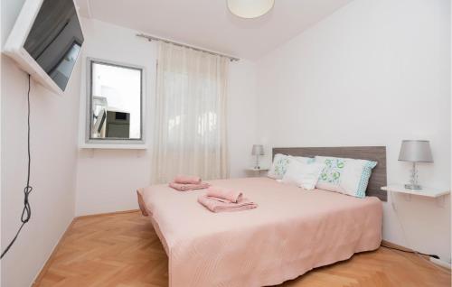 Gorgeous Apartment In Makarska With Wifi