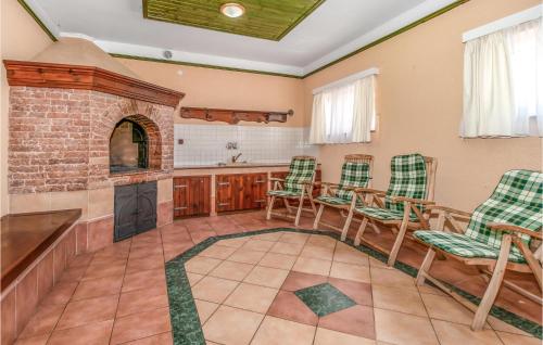 Gorgeous Home In Dramalj