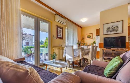 2 Bedroom Beach Front Apartment In Pula