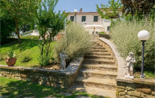 A garden outside Beautiful Home In Castiglion Fiorentino