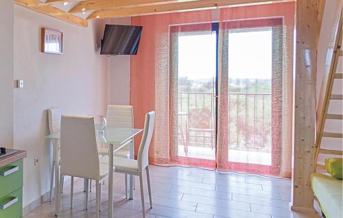 1 Bedroom Lovely Apartment In Pula