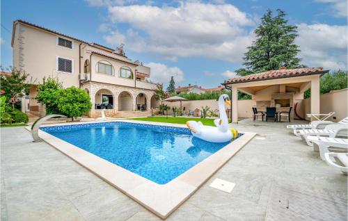 Gorgeous Apartment In Medulin With Wifi