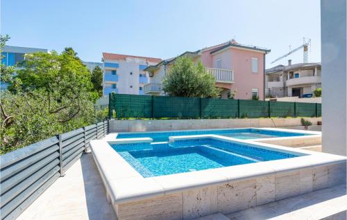 Two-Bedroom Apartment In Podstrana