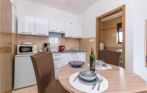 Beautiful Apartment In Biograd Na Moru With Wifi