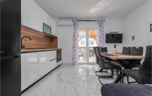Gorgeous Home In Zadar