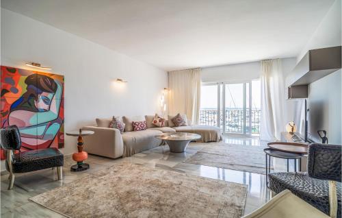 Χώρος καθιστικού στο 2 Bedroom Awesome Apartment In Marbella
