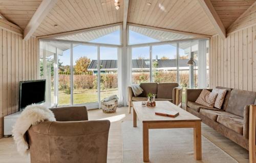 Χώρος καθιστικού στο Nice Home In Væggerløse With Wifi