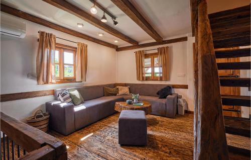 a living room with a couch and a table at Gorgeous Home In Popovaca With Wifi in Popovača