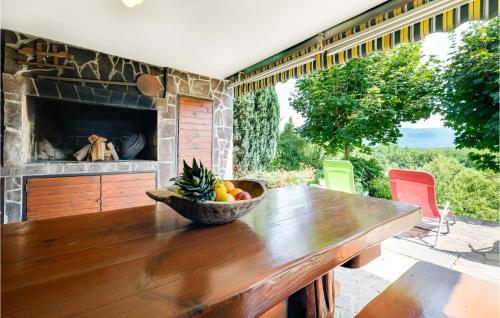 Κήπος έξω από το Gorgeous Home In Jakovlje With Sauna